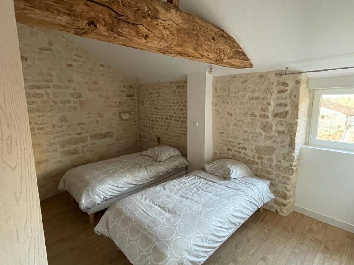 La Commanderie des Templiers Gîte 4 étoiles Saint-Etienne-de-Brillouet Extérieur photo